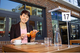 Asako Saito vies to become first Japanese councillor elected to Melbourne