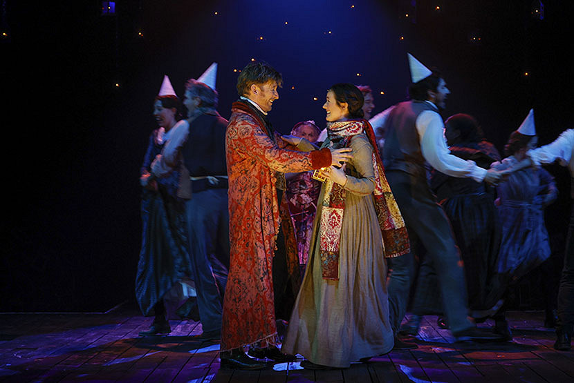 93-A-christmas-carol-david-wenham-and-sarah-morrison.jpg