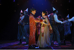 93-A-christmas-carol-david-wenham-and-sarah-morrison.jpg