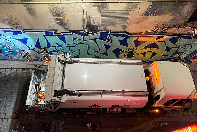 Council deaf to noisy rubbish truck complaints in Hosier Lane 