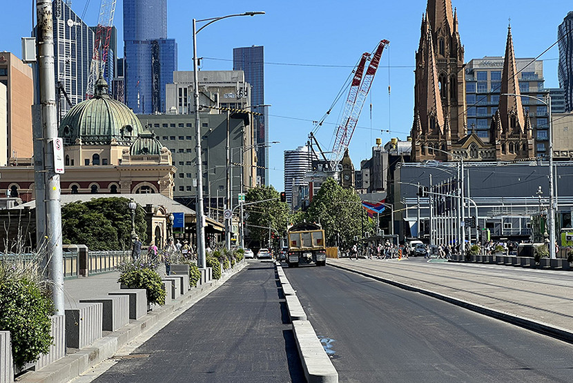 93-Princes-Bridge-bike-lane-Caption-1.jpeg