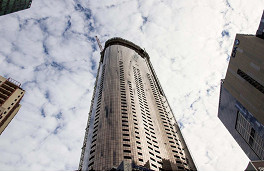 High-rise not told of COVID cases