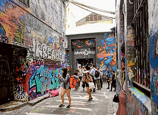 Painting in Hosier Lane is not legal