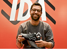 Footy boots start-up tackling “shrink and pink” model