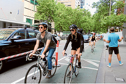 “Pop-up bike lane” for safer cycling